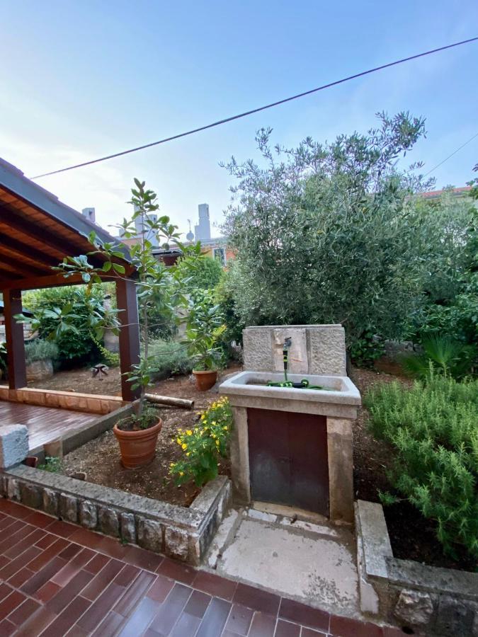 Apartmani Zora Cres Exterior photo