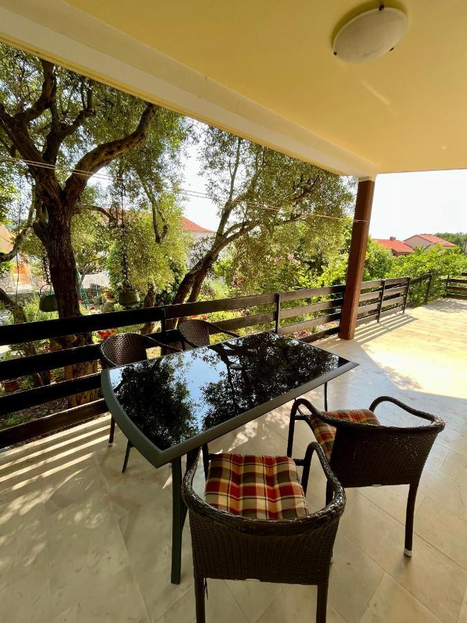 Apartmani Zora Cres Exterior photo