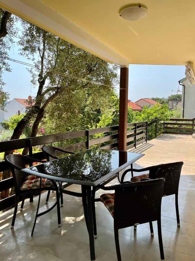 Apartmani Zora Cres Exterior photo